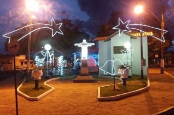 Foto - Enfeites da praça pública – natal 2017