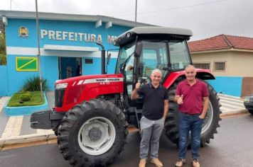 Foto - Sagres recebe Trator e Equipamento Agrícola da Secretaria Estadual de Agricultura