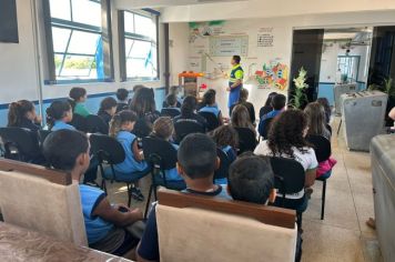 ALUNOS DA EMEF ATÍLIO SANI VISITAM ETA DE OSVALDO CRUZ